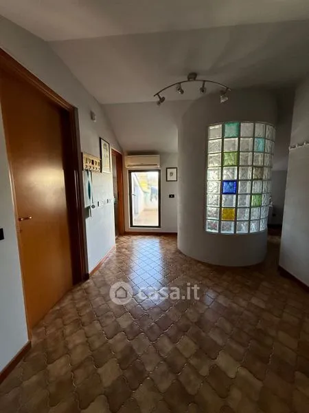 Esik - Two-Level Lake View Apartment in Buguggiate