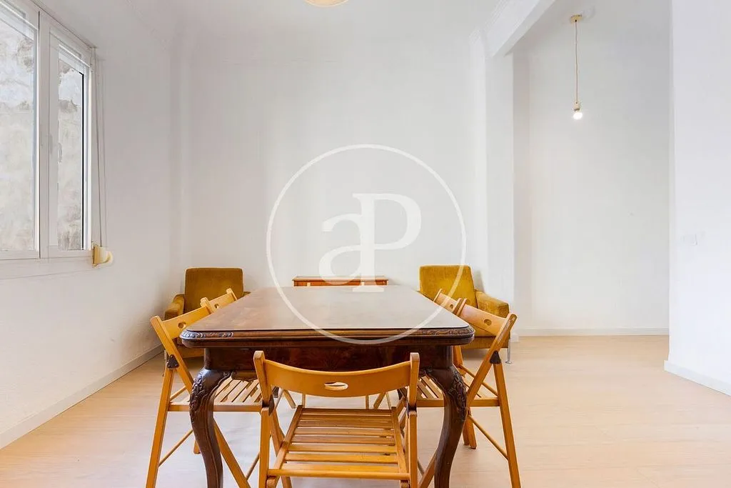Sala da pranzo - Renovated Apartment with High Ceilings in Arrancapins