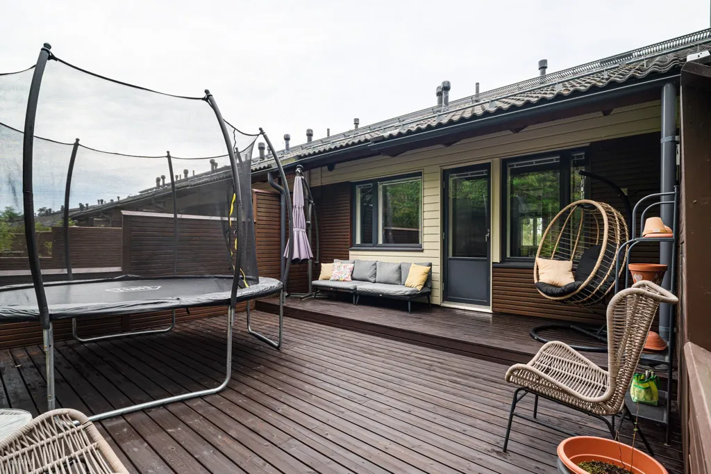Terrass - Spacious Corner Flat with Balcony in Kerava