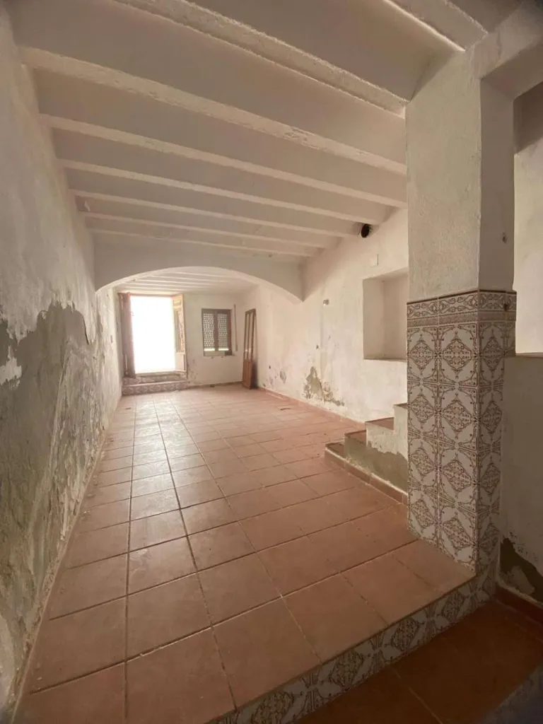 Toad - House for Renovation with Terrace in Vélez-Blanco