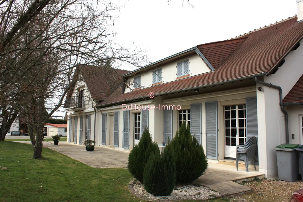 Extérieur - Maison de 8 Chambres avec Piscine à Coullons