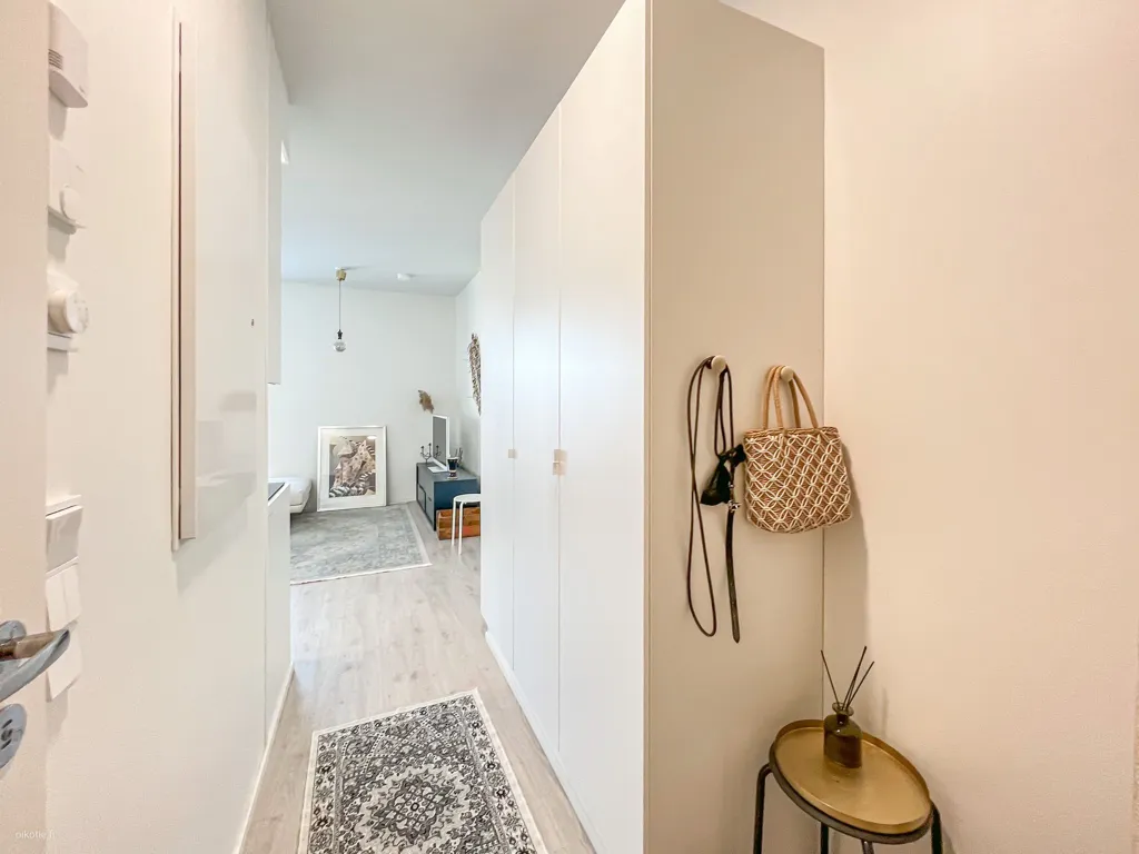 Entrée - Modern Apartment with Balcony in Niittykumpu, Espoo