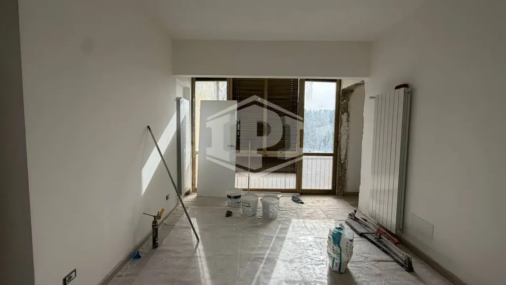 Entrée - Rear-Facing Trilocale with Balcony in Florence