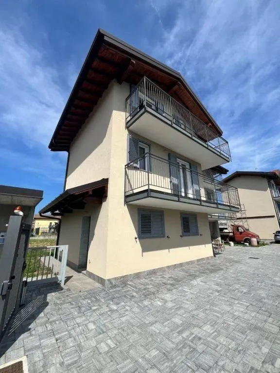 Extérieur - New Villa with Private Garden in Besnate