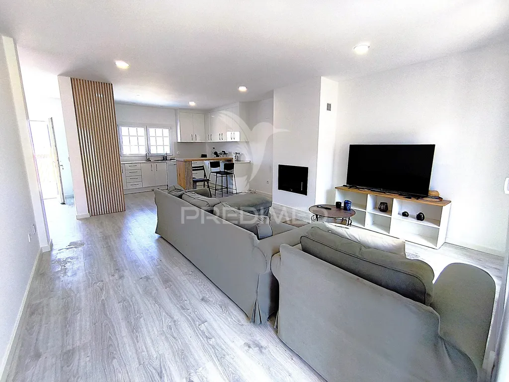 Elutuba - Semi-New House with Pool in Sesimbra