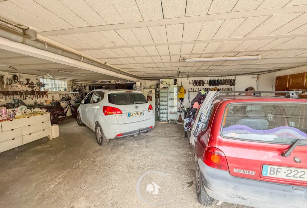 Garage - Maison Landaise avec Piscine et Garage XXL à Germignan