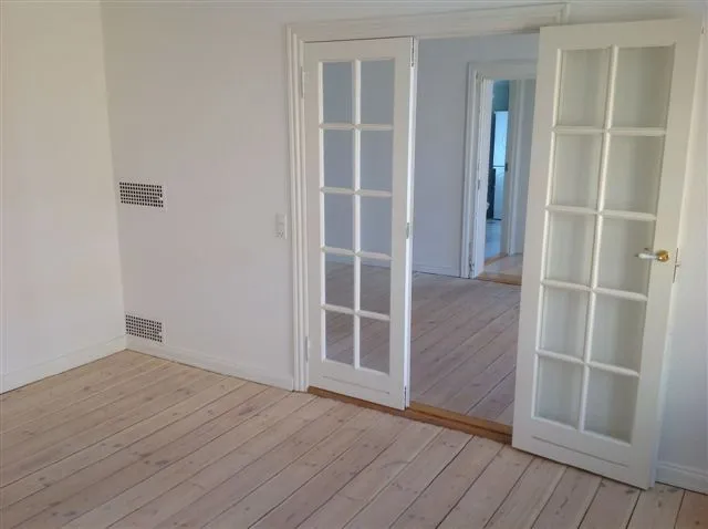 Pièces - Charming 3-Bed Flat with Garden Access in Aabenraa