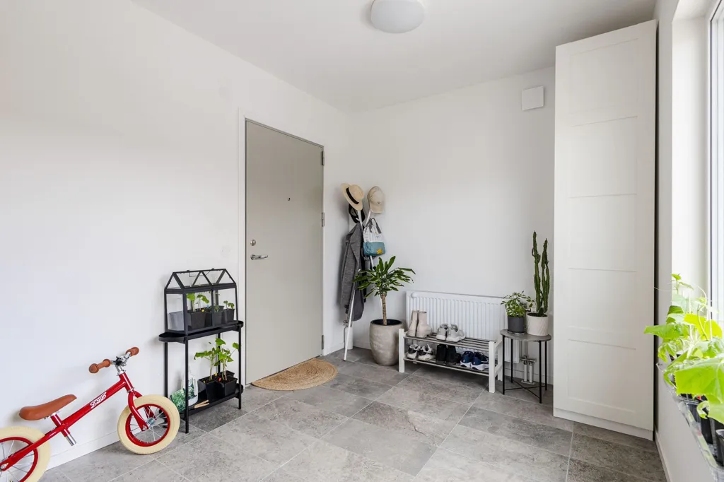 Hallway - Modern Flat with Balcony in Källtorp, Västerås