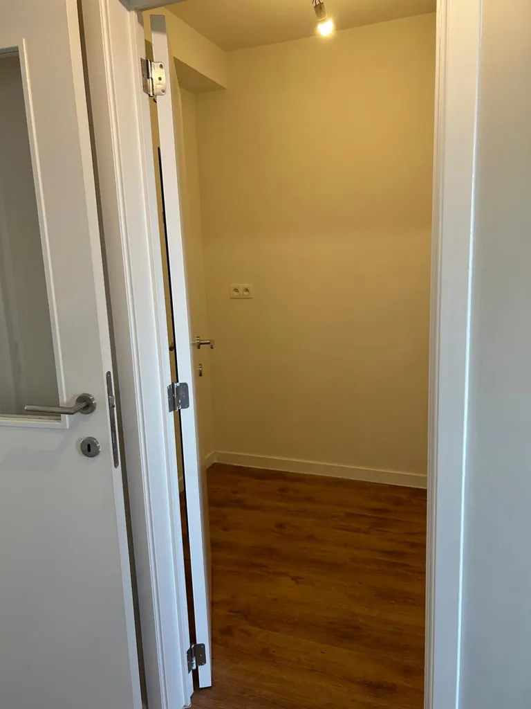 Esik - Spacious 3-Bedroom Apartment with Terrace in Central Location
