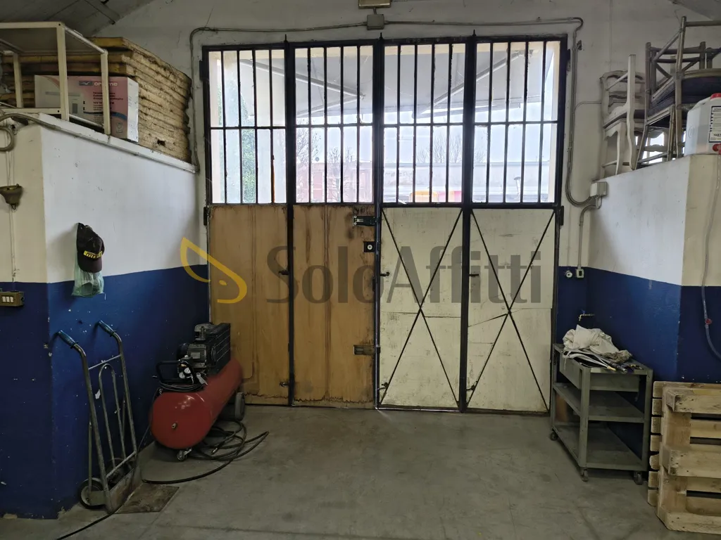 Garaaž - Artisan Warehouse with Parking in Central Sassuolo