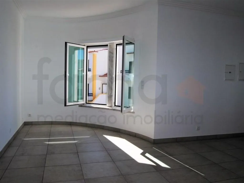 Toad - Remodelled House with Sea View in Ericeira