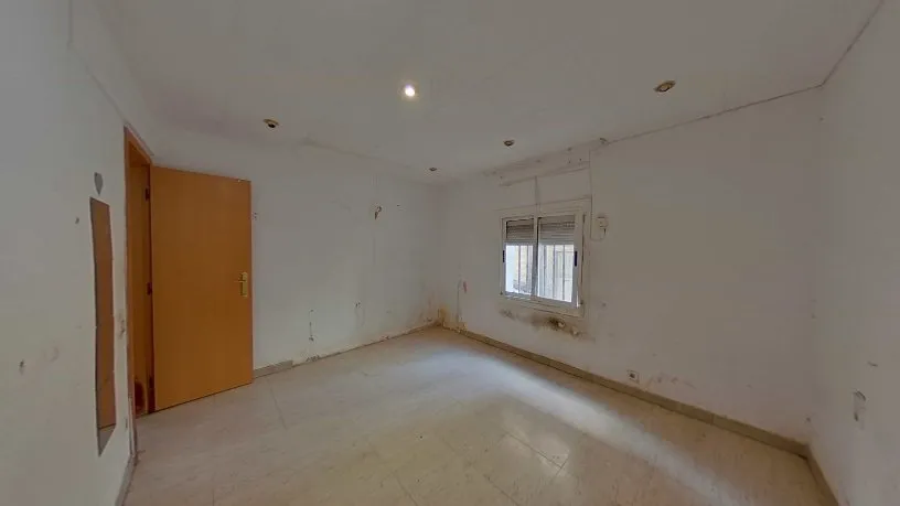 Toad - Flat with Garden Access in Badalona