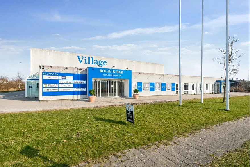 Esterno - High-Ceilinged Warehouse with Showroom in Hillerød