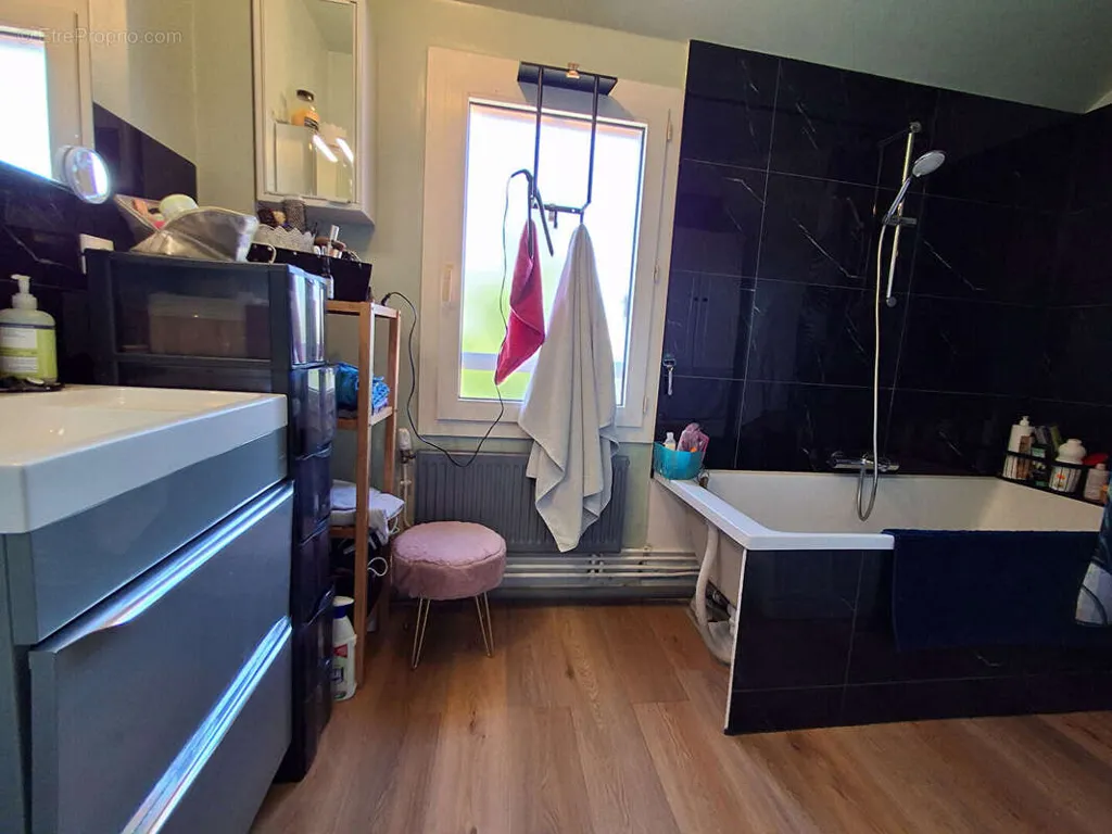 Bathrooms - Modernised House with Garden in Bolbec