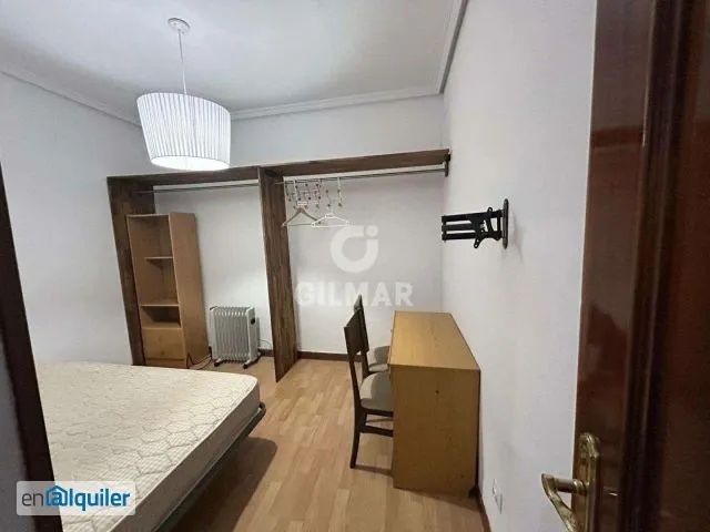 Bedrooms - Three-Bedroom Flat with Balcony in Latina