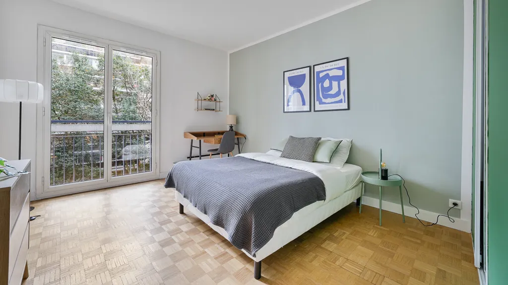 Bedrooms - 1-Bedroom Flat with Seine View in Paris 16e