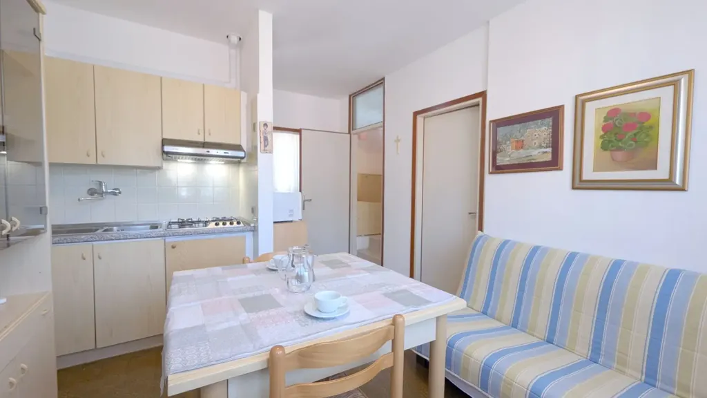 Söögituba - Triplex with Private Garden in Bibione