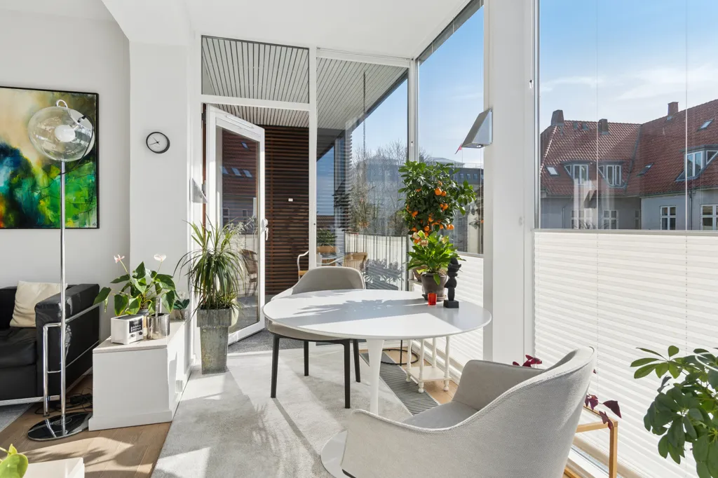 Dining Room - Apartment with Balconies in Hellerup
