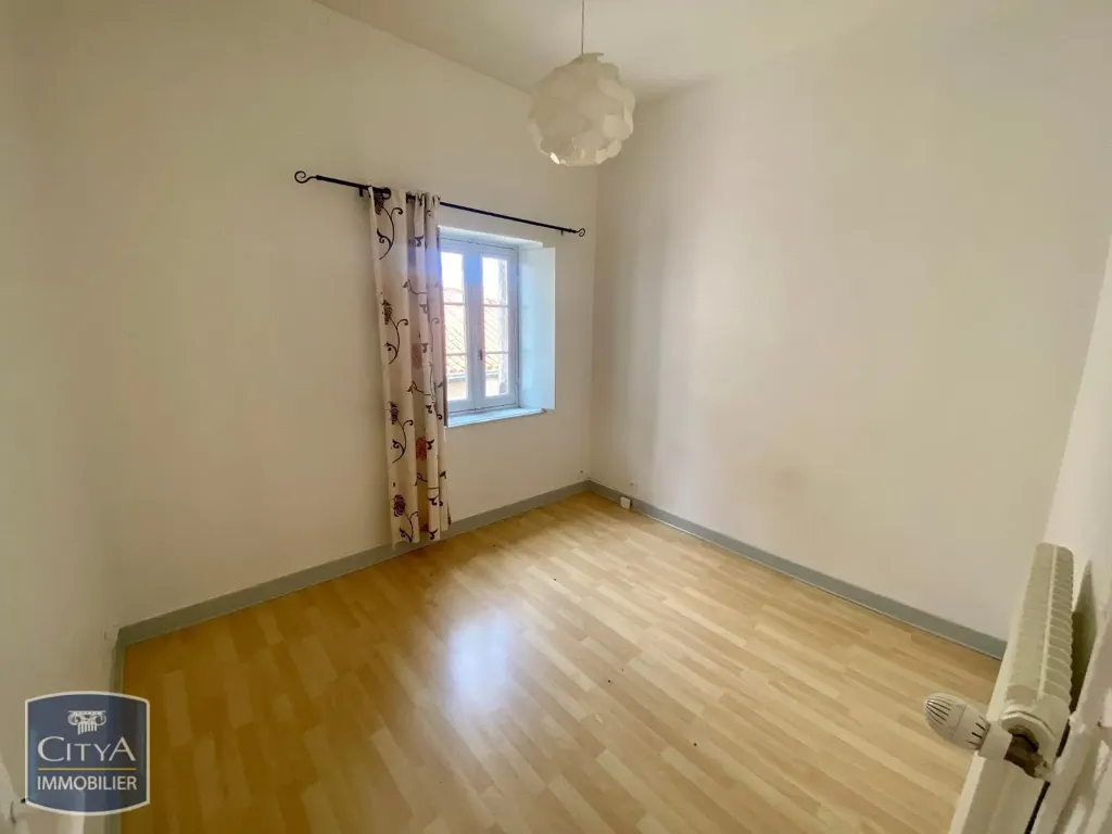 Toad - 3-Bedroom Apartment with View in Riom