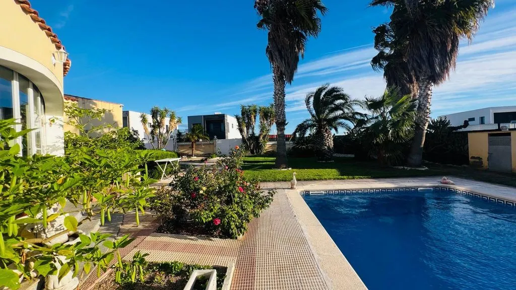Piscine - Detached Villa with Pool in Miami Platja