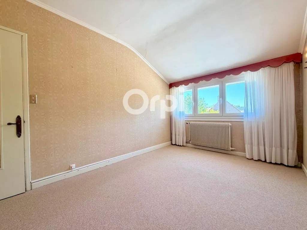 Rooms - Traditional House with Garden in Cuincy