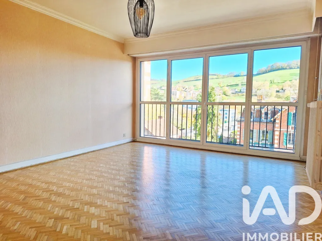 Magamistoad - 4-Piece Apartment with Balcony in Cantal