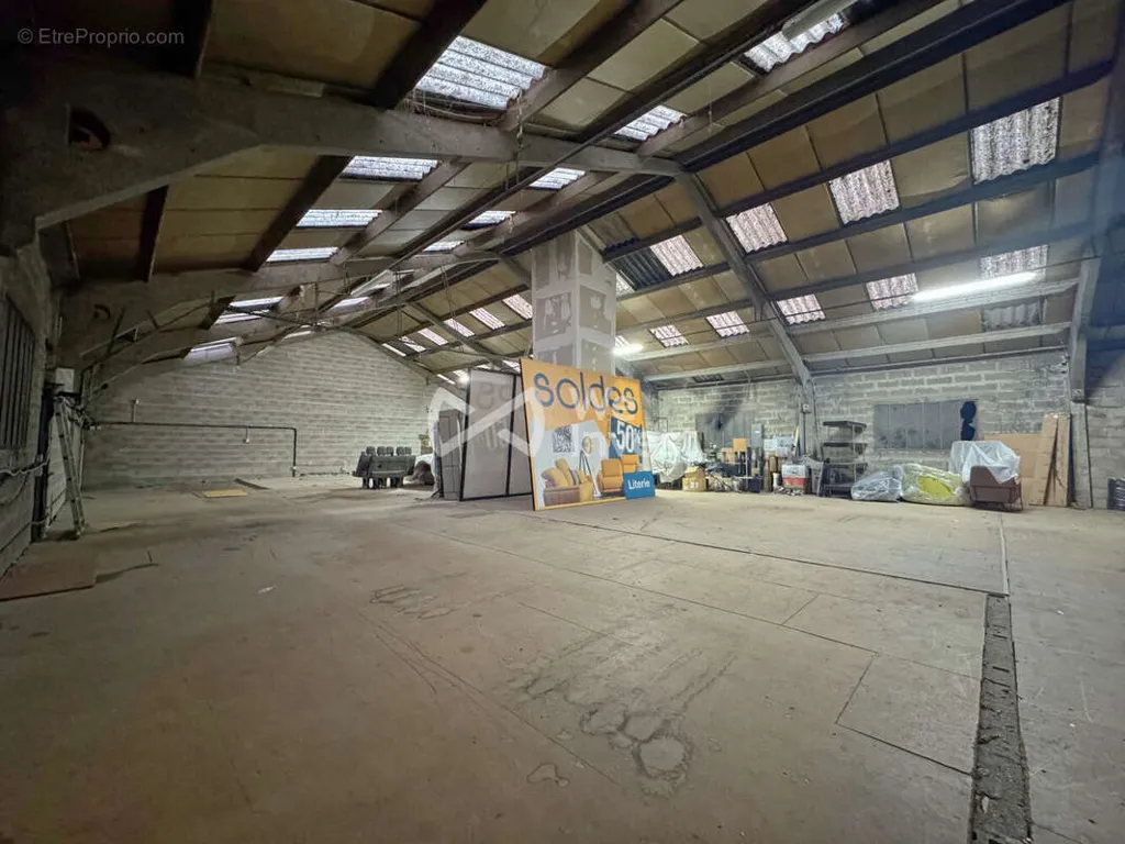 Garage - Local Commercial Polyvalent à Coulommiers