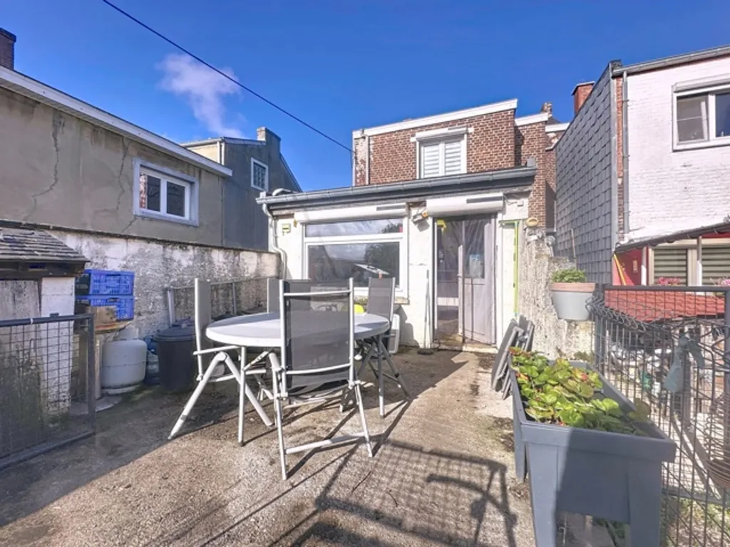 Jardin - Maison à Rafraîchir avec Terrasse à Couillet