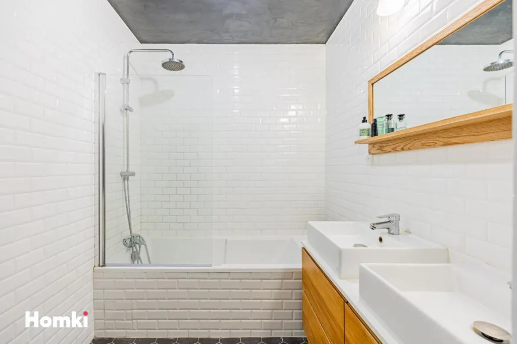 Salles de bain - Appartement T3 Rénové avec Cave à Paris 75017