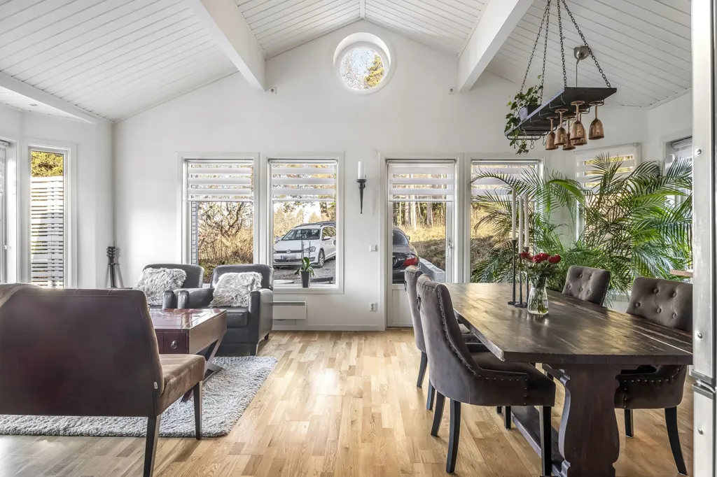 Salle à manger - Three-Unit Property with Garden in Stäket