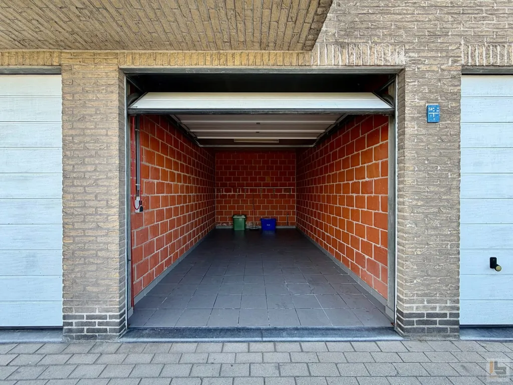 Garage - Dakappartement avec Terrasse et Garagebox à Wondelgem