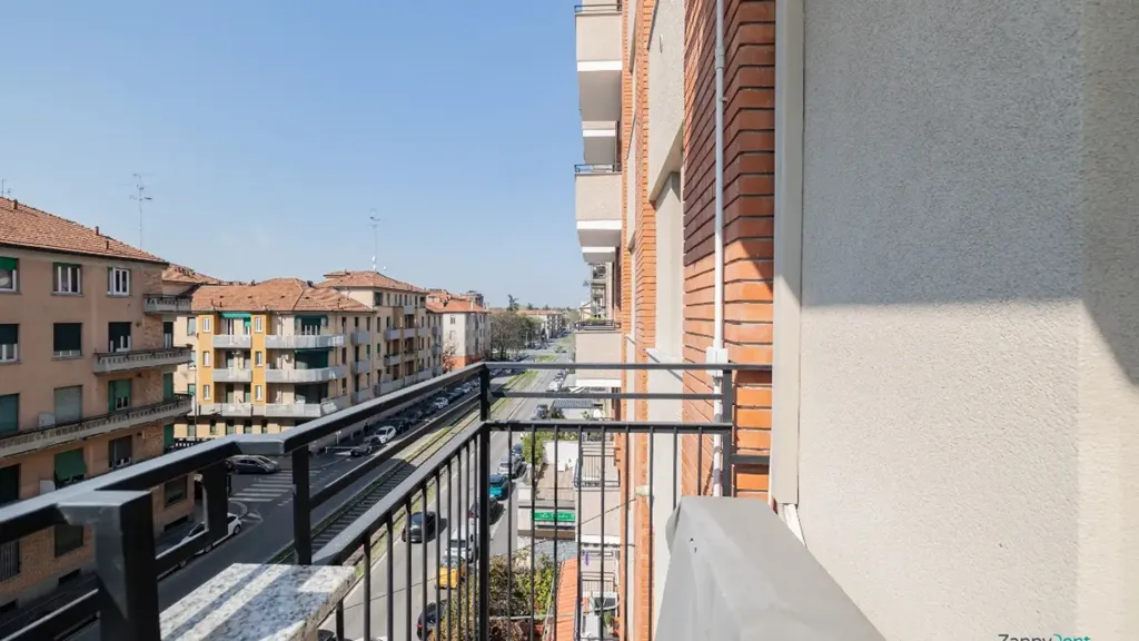 Balcon - Spacious 2-Bedroom Flat in Milan