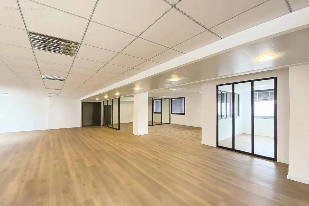 Office - Office Space with Double Exposure in Boulogne-Billancourt