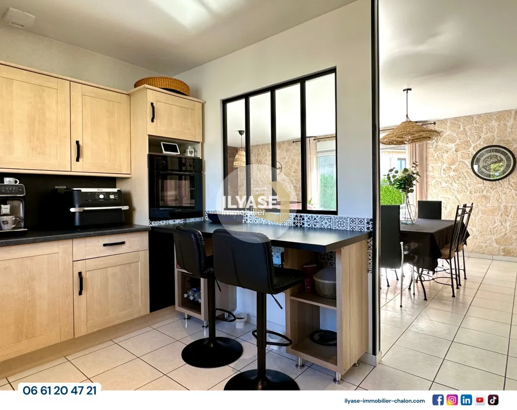 Cuisine - Maison avec Piscine dans une Impasse Calme à Fragnes-La Loyère