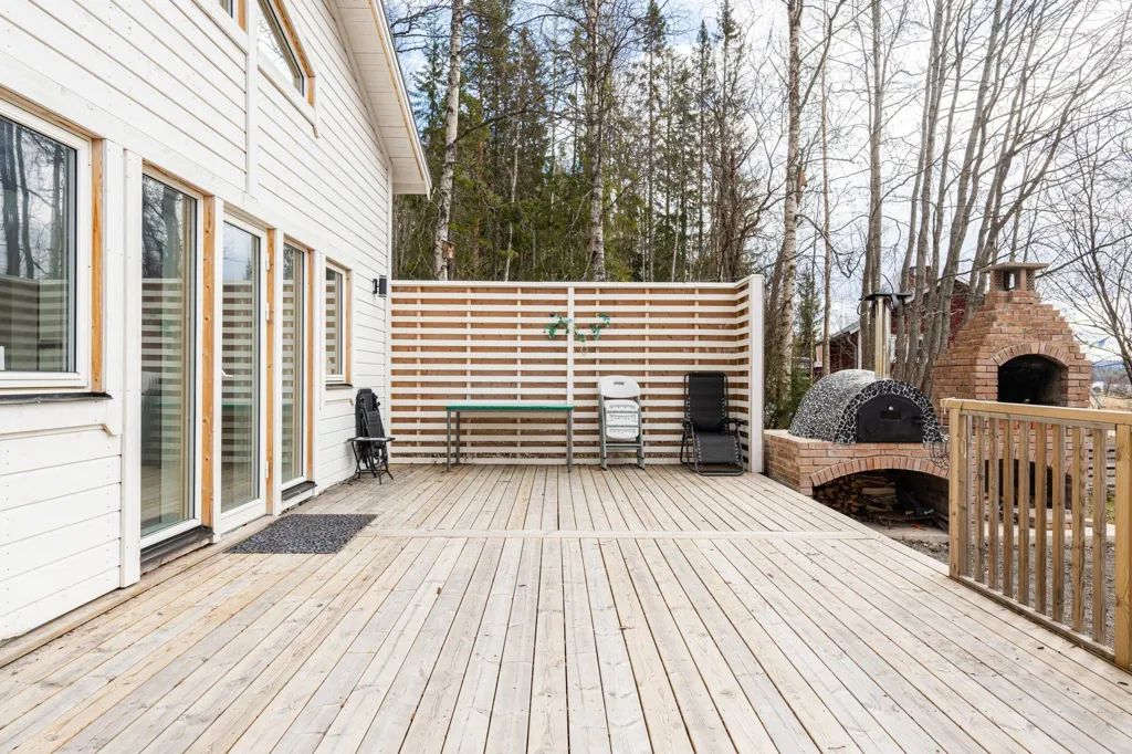 Terrace - Year-Round Cottage with Boat Access in Binnäset