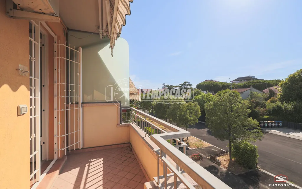 Rõdu - Terraced Villa with Two Apartments in Cattolica