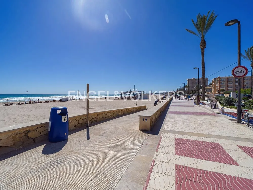 Beachfront Apartment with Sea View in El Campello