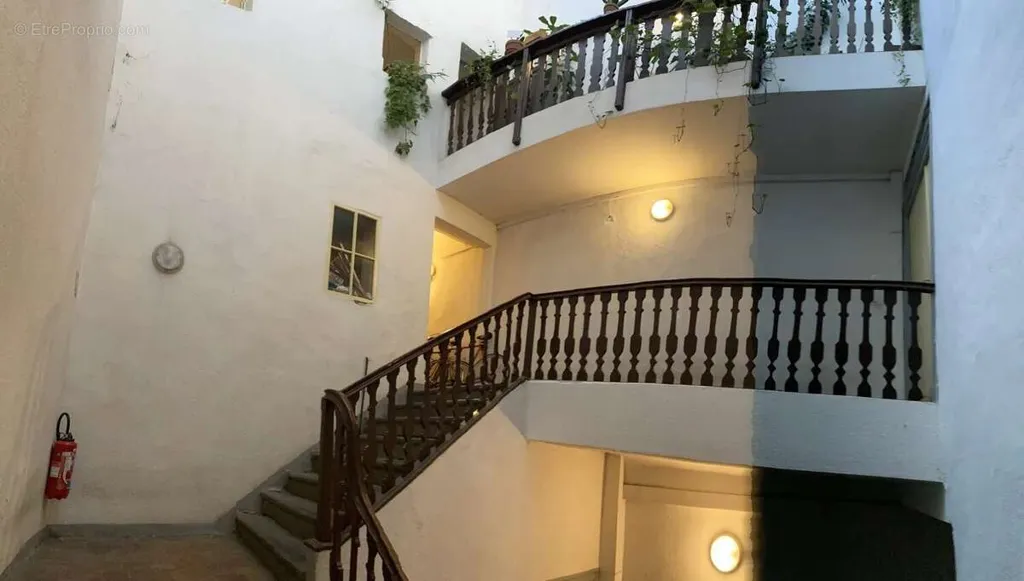 Rooms - 6-Unit Investment Property in City Centre