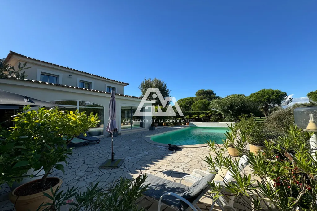 Piscine - Villa avec Piscine en Bord de Golf