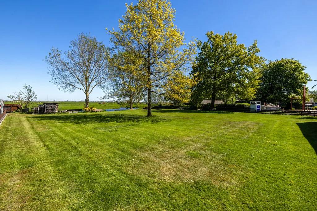 Aed - Nostalgic Farmhouse with Polder Views in Vlist