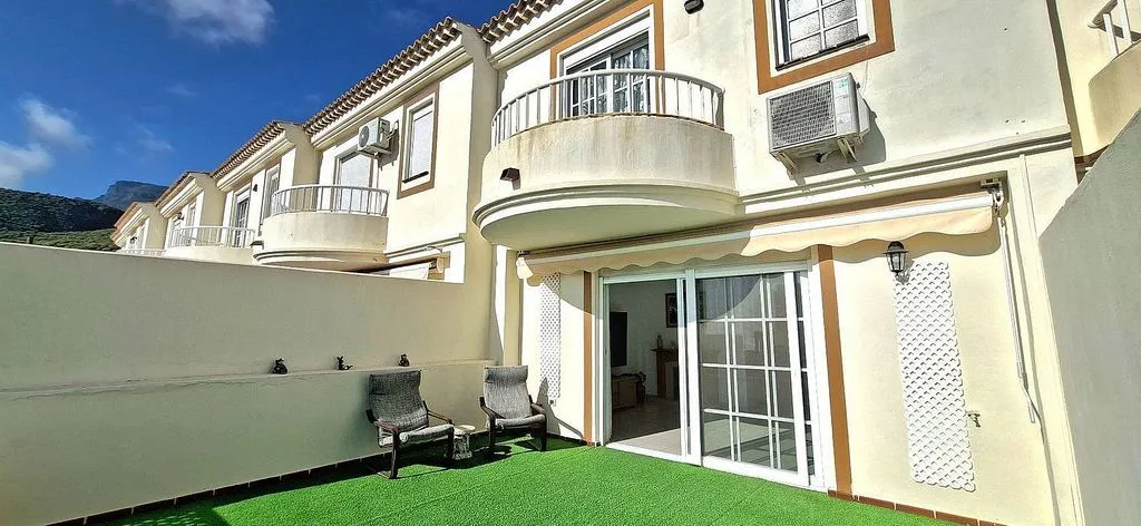 Terrass - Semi-Detached Villa with Pool in Chayofa