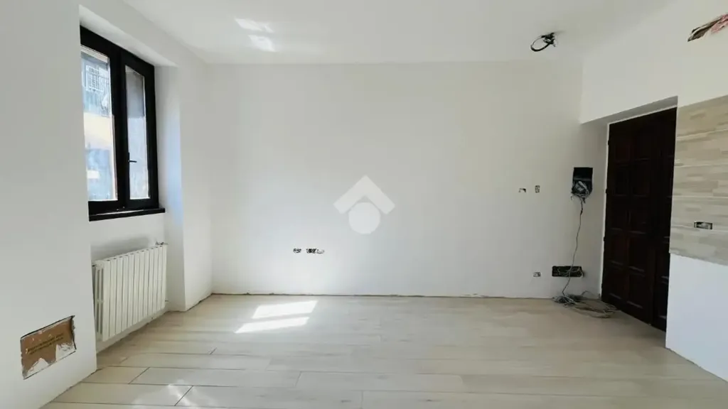 Pièces - Rustic Townhouse with Balcony in Nova Milanese