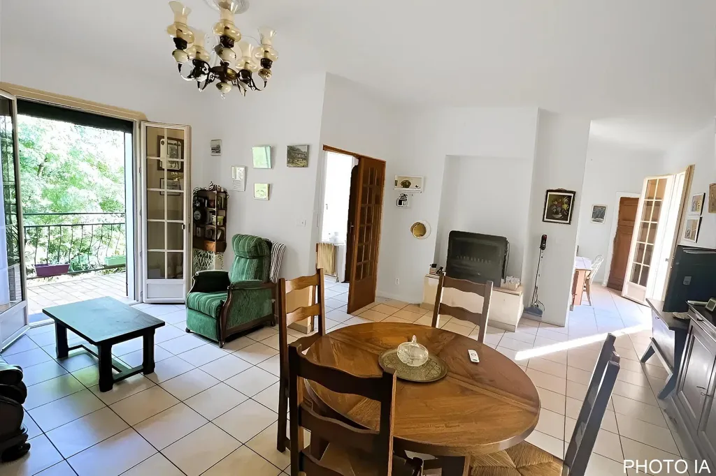 Salle à manger - Villa avec Panneaux Solaires à Dardilly