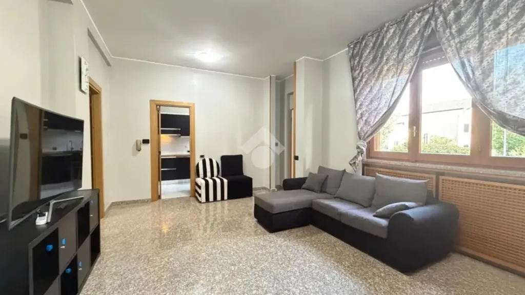 Elutuba - Spacious Apartment with Private Balcony in Seregno