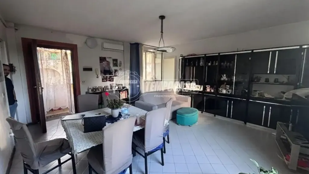 Sala da pranzo - Quadrilocale with Private Courtyard in Naples