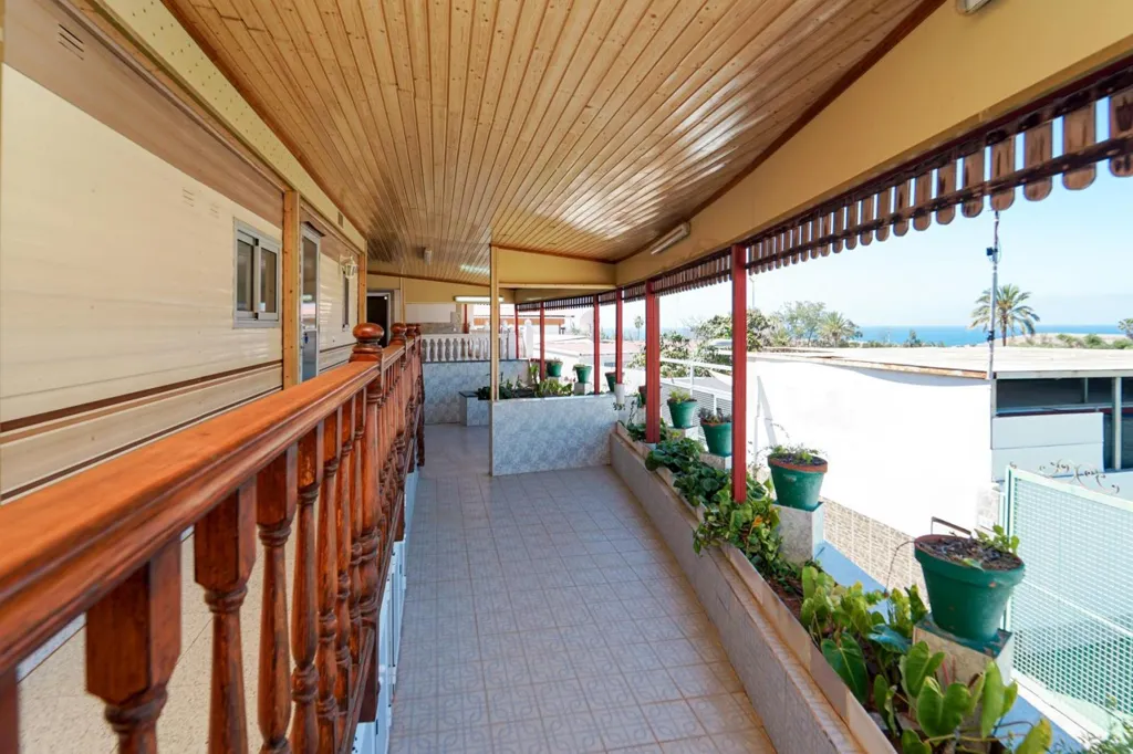 Rõdu - Caravan House with Outdoor Kitchen in San Bartolomé