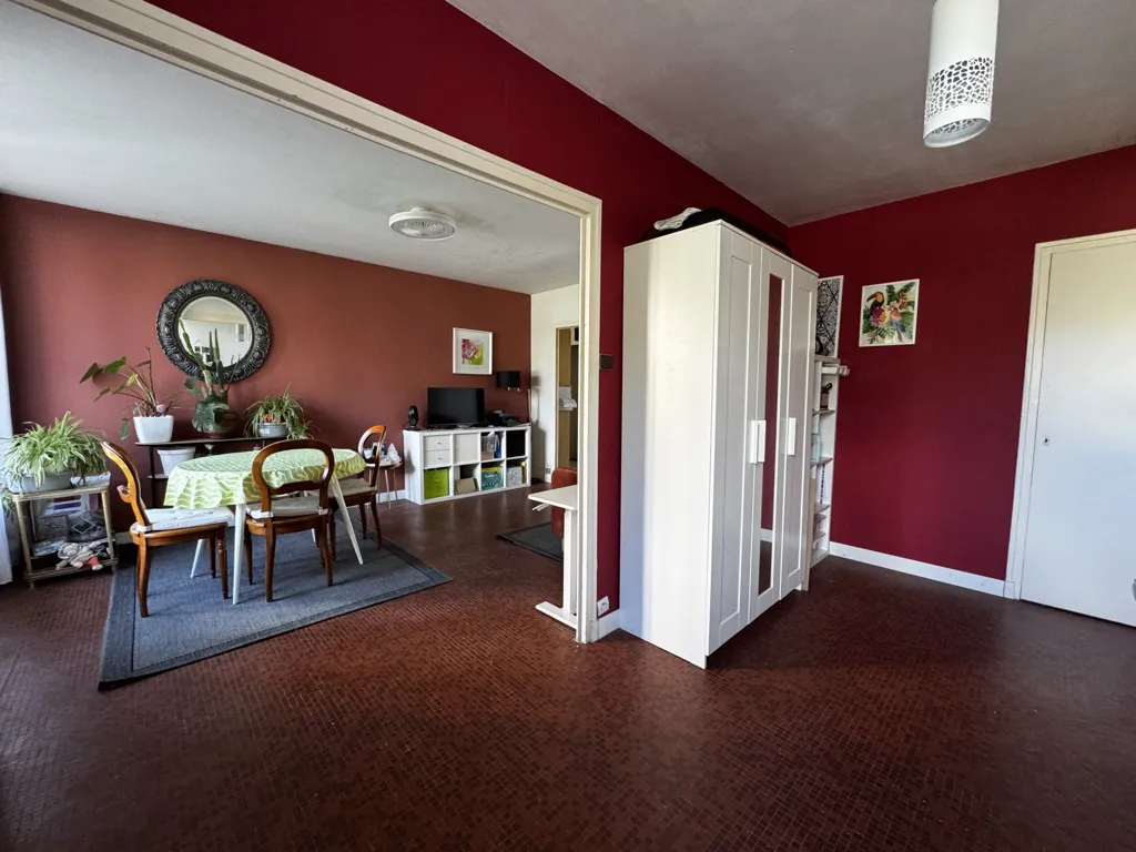 Séjour - Appartement 3 Pièces avec Balcon et Ascenseur à Sassenage
