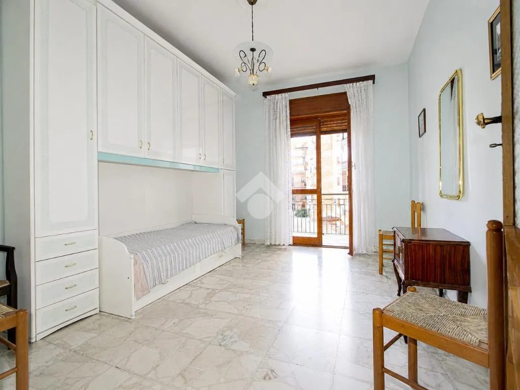Chambres - 4-Bedroom Apartment with Garage in Lucera