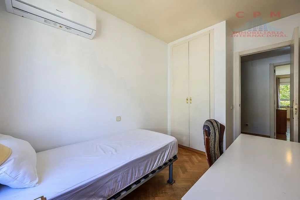 Magamistoad - Furnished Apartment with Pool in Adelfas