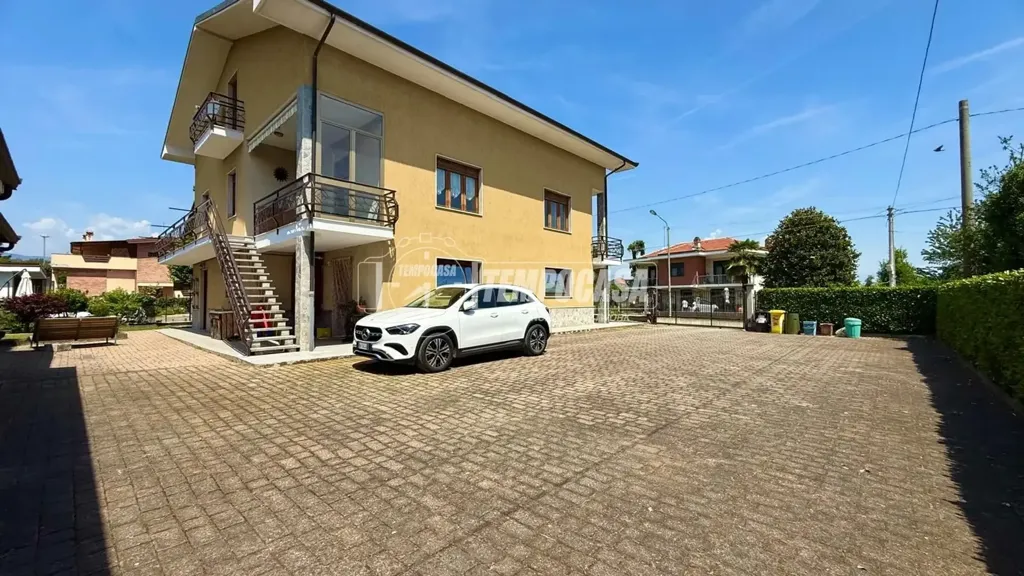 Välivaade - Bifamiliar Villa with Garden in Ciriè